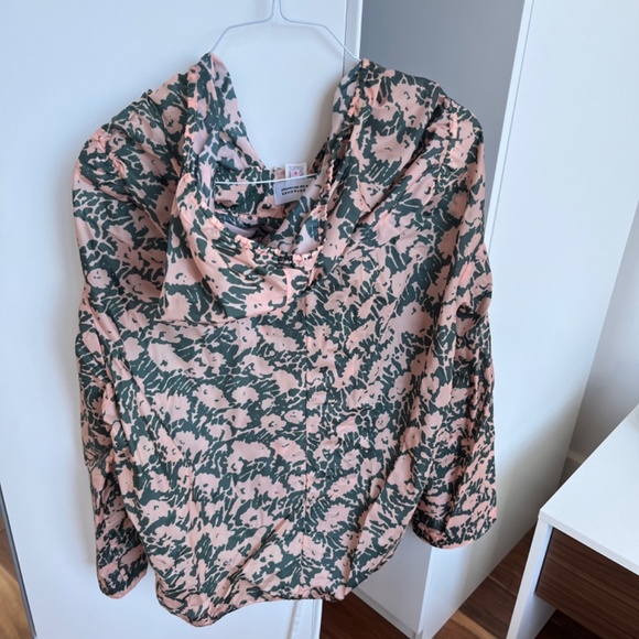 A DETACHER Jacket - Picture 3 of 4